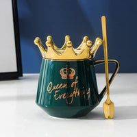 Taza de cerámica con tapa de corona Queen of Everything