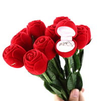 Caja de regalo de joyería con flor de rosa roja