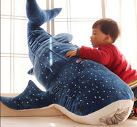 Almohada de felpa de tiburón ballena
