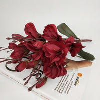 Flores artificiales de fresia y magnolia 