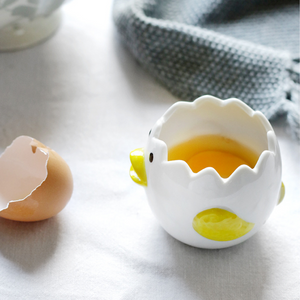 Separador de clara de huevo de pollito con cáscara de huevo