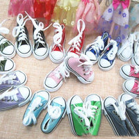 Chaussures de poupée en toile