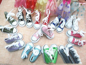 Chaussures de poupée en toile