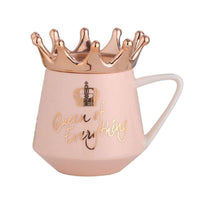 Taza de cerámica con tapa de corona Queen of Everything
