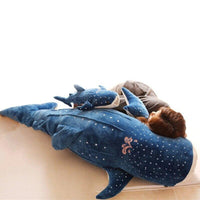 Almohada de felpa de tiburón ballena
