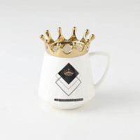Tasses à couvercle couronne pour votre reine
