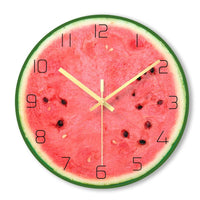 Reloj de pared de cuarzo silencioso con frutas en rodajas
