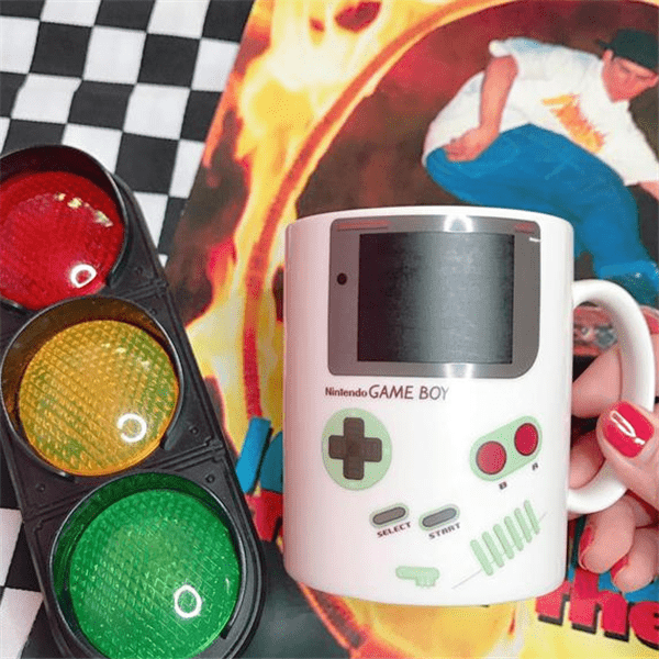Taza y taza que cambian de color retro Game Boy