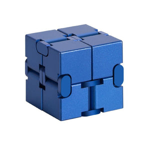 Cubes infinis en métal