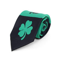 Corbatas novedosas verdes con tréboles de trébol de la suerte