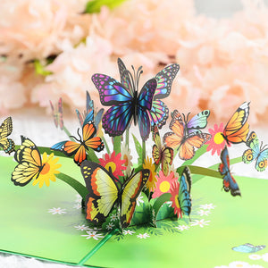 Tarjeta emergente del día de la madre con mariposas de colores