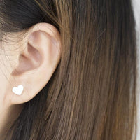 Boucles d'oreilles à tige en forme de petit cœur
